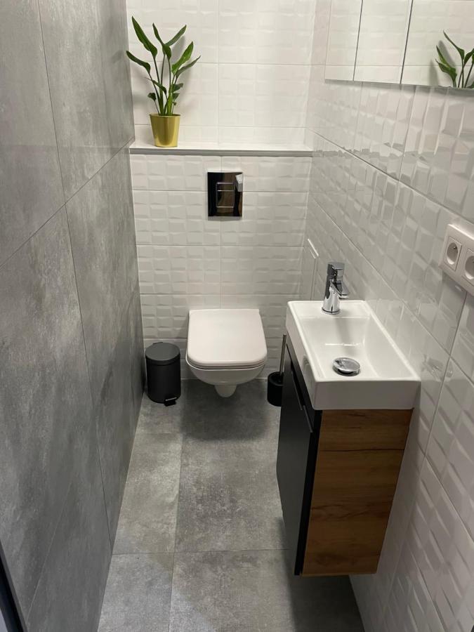 Brzostek Apartment وارسو المظهر الخارجي الصورة